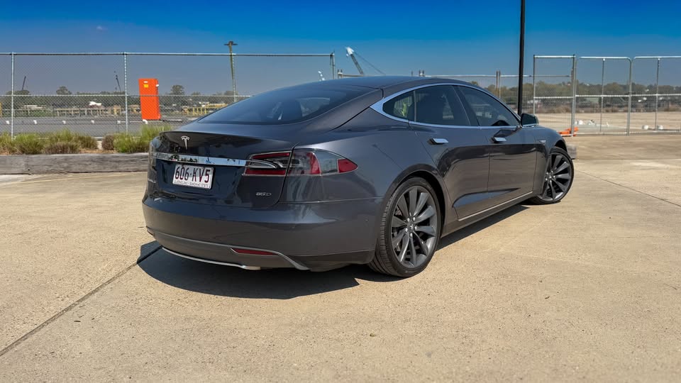 2015 Tesla Model S 85 5.jpg